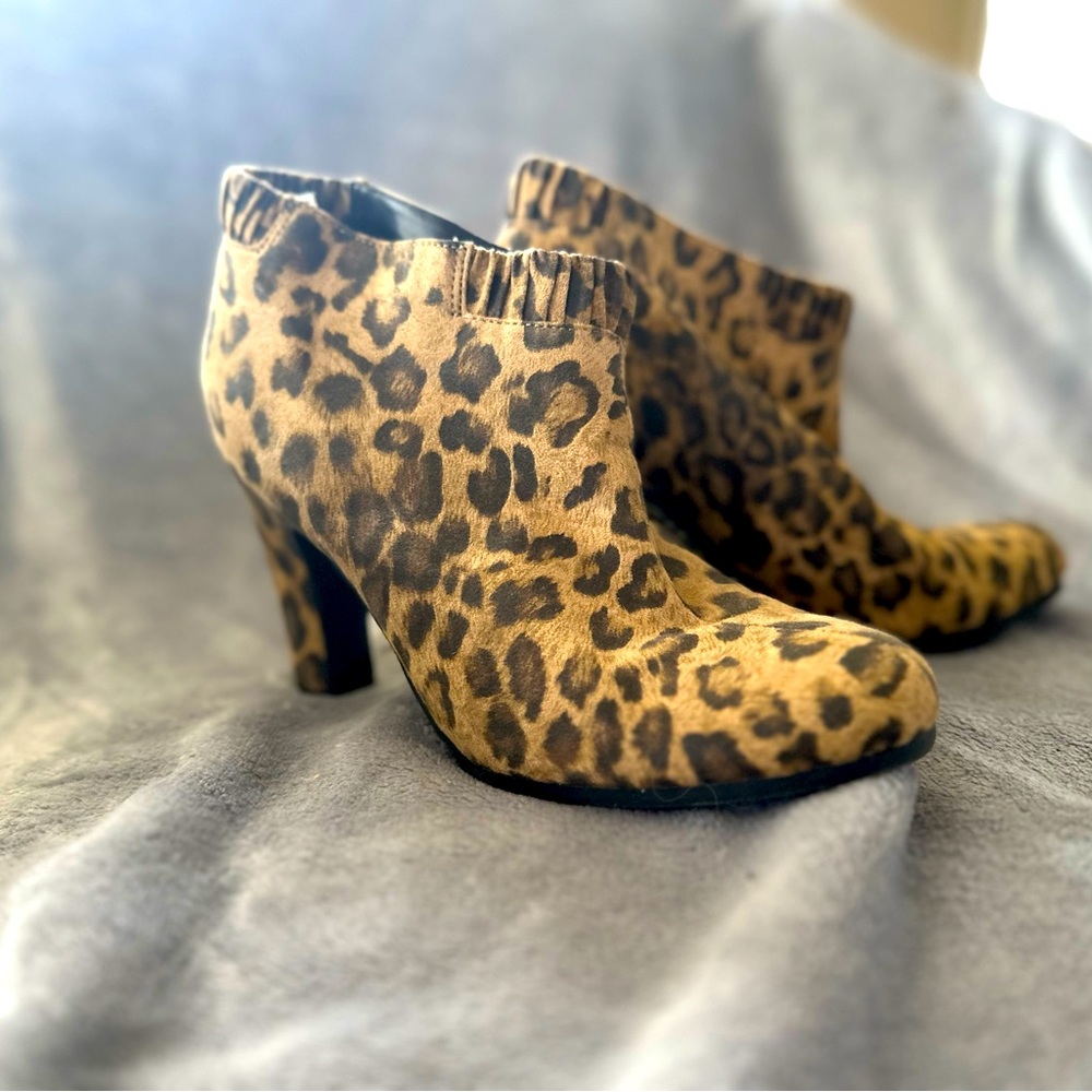 Sam&Libby leopard print boots manmade uppers lightweight easy to wear year round
